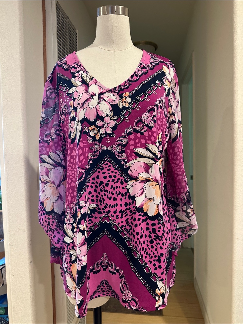 Y2K inspired Floral V-Neck Flowing Women’s Top in Fuchsia Pink